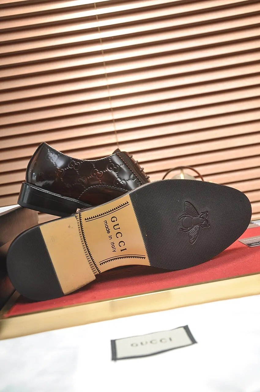 Men's shoes💰500💶Italy's top luxury men's shoe giant (GUCCI) (Gucci) (full cowhide lining) new arrival🍃Original European style🔰 Pleasant to the eye😍In order to make the shoes more durable and non-deformable🌀The production continues to follow traditional methods but there is still no lack of innovation💪Choose original sheepskin for the leather♻️ Smooth and natural And extra bright ⭐Made of imported cowhide, the first choice of rich people 38-45 (45 customized)